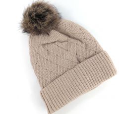 GORRO CON POMPÓN